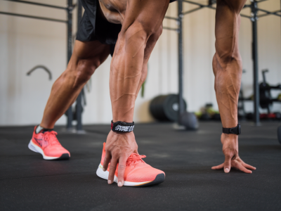 Quelle routine d'échauffement neuromusculaire de 15 minutes pour prévenir crampes et pertes de force en raid multisports