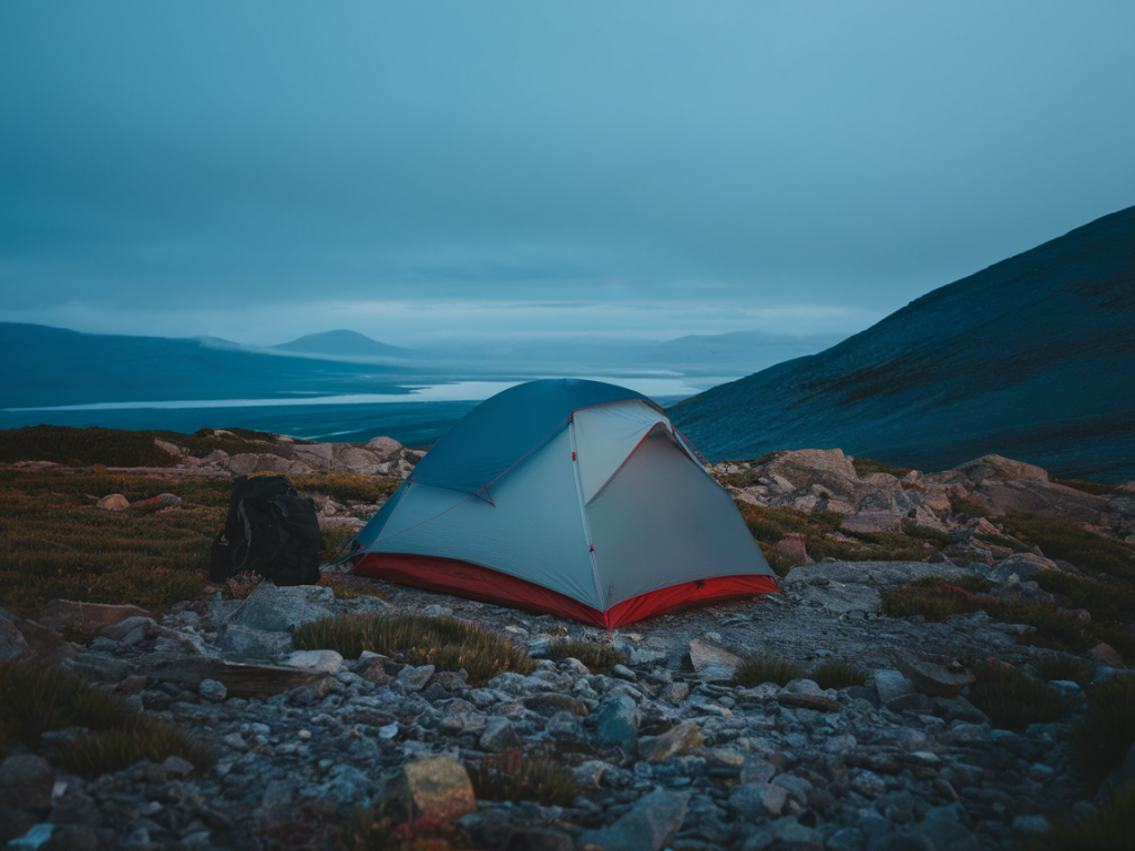 Quel équipement minimal pour réussir un bivouac en montagne de deux nuits sans expérience