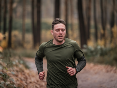 Comment progresser de 10 km/h à 12 km/h en trail court grâce à séances ciblées de seuil et de technique