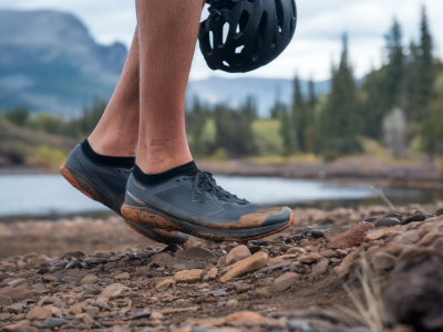 Comment choisir entre chaussures de trail minimalistes et amorties selon votre foulée et votre terrain